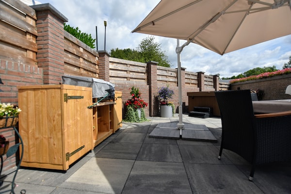 Foto van Luxe woning in Limburg met bubbelbad - Vakantiehuis in Walem - TerraceBalcony