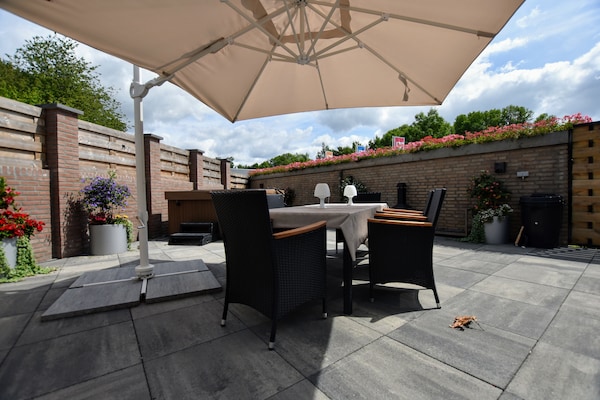 Foto van Luxe woning in Limburg met bubbelbad - Vakantiehuis in Walem - TerraceBalcony