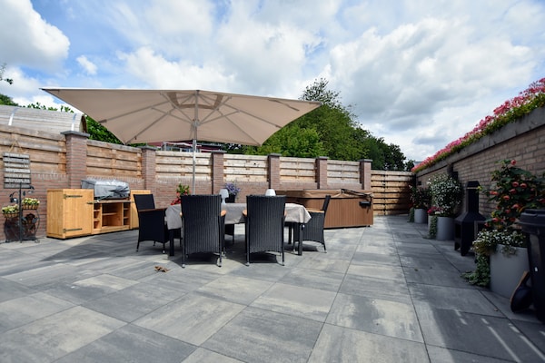 Foto van Luxe woning in Limburg met bubbelbad - Vakantiehuis in Walem - TerraceBalcony