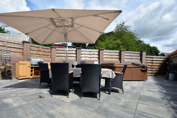 Foto van Luxe woning in Limburg met bubbelbad - Vakantiehuis in Walem - TerraceBalcony