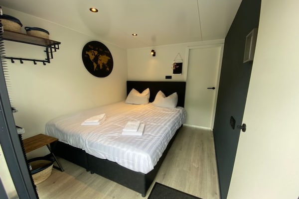 Foto van Woonboot Mookerplas met uitzicht - Vakantiehuis in Middelaar - BedRoom