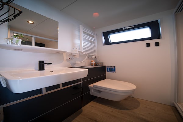 Foto van Woonboot Mookerplas met uitzicht - Vakantiehuis in Middelaar - BathRoom