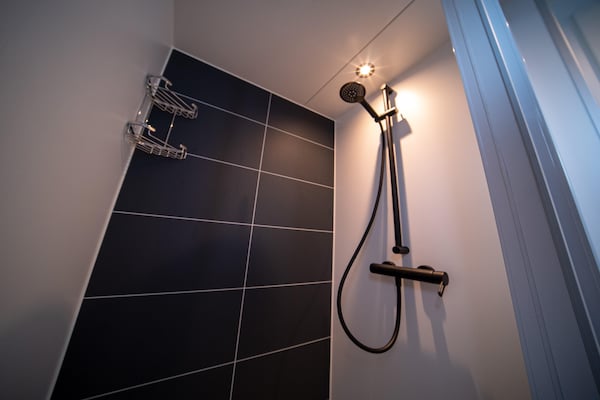 Foto van Woonboot Mookerplas met uitzicht - Vakantiehuis in Middelaar - BathRoom