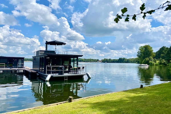 Foto van Woonboot Mookerplas met uitzicht - Vakantiehuis in Middelaar - ViewSummer