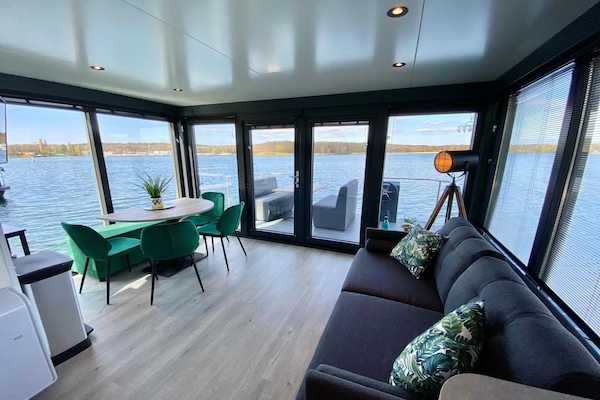 Foto van Woonboot Mookerplas met uitzicht - Vakantiehuis in Middelaar - LivingRoom