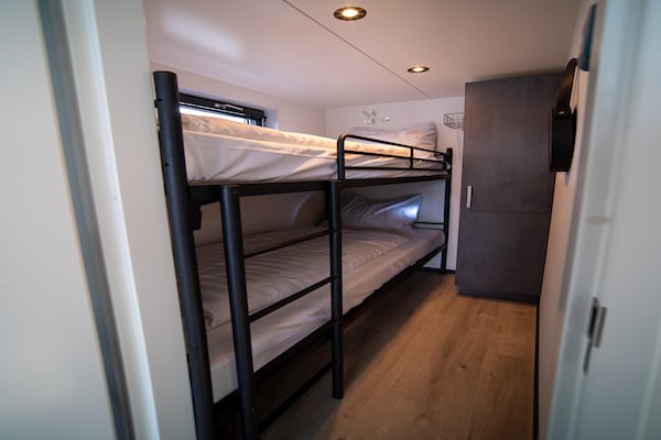 Foto van Woonboot Mookerplas met uitzicht - Vakantiehuis in Middelaar - BedRoom