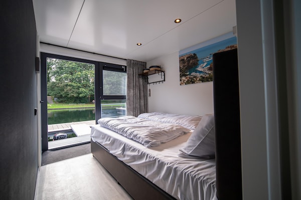 Foto van Woonboot Mookerplas met uitzicht - Vakantiehuis in Middelaar - BedRoom