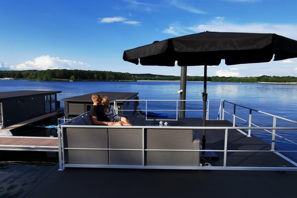 Foto van Woonboot bij Mookerplas - Vakantiehuis in Middelaar - TerraceBalcony