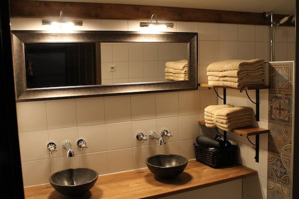 Foto van Gezellig comfortabel vakantiehuis bij de boer in Horssen met een tuin - BathRoom