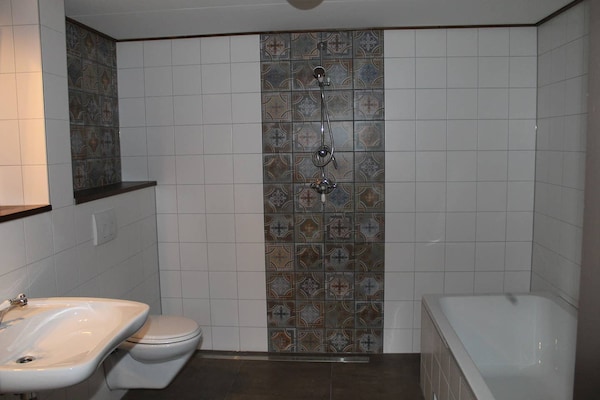 Foto van Gezellig comfortabel vakantiehuis bij de boer in Horssen met een tuin - BathRoom