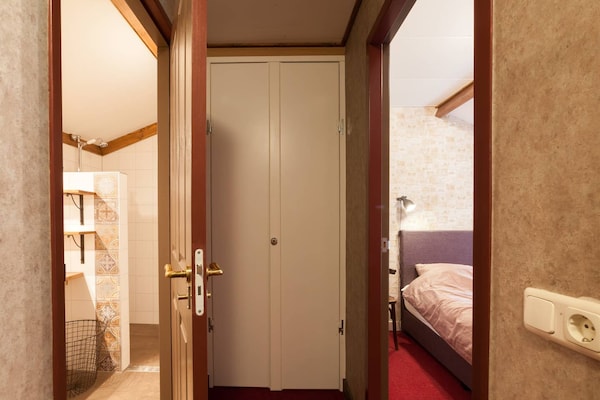 Foto van Gezellig comfortabel vakantiehuis bij de boer in Horssen met een tuin - BathRoom