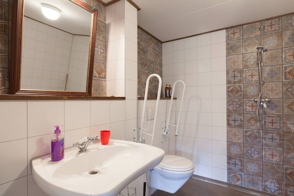 Foto van Gezellig comfortabel vakantiehuis bij de boer in Horssen met een tuin - BathRoom