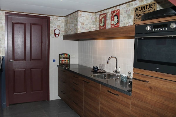 Foto van Gezellig comfortabel vakantiehuis bij de boer in Horssen met een tuin - Kitchen