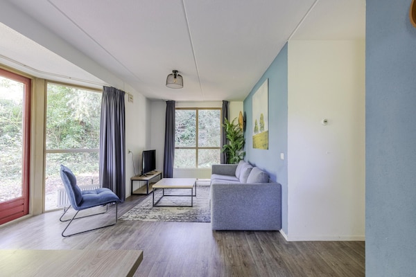 Foto van Saunabungalow aan het meer voor 4 - Vakantiehuis in Ewijk - LivingRoom