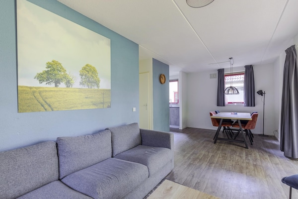 Foto van Saunabungalow aan het meer voor 4 - Vakantiehuis in Ewijk - LivingRoom