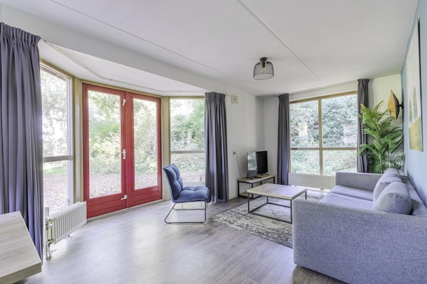 Foto van Saunabungalow aan het meer voor 4 - Vakantiehuis in Ewijk - LivingRoom