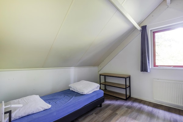 Foto van Saunabungalow aan het meer voor 4 - Vakantiehuis in Ewijk - BedRoom