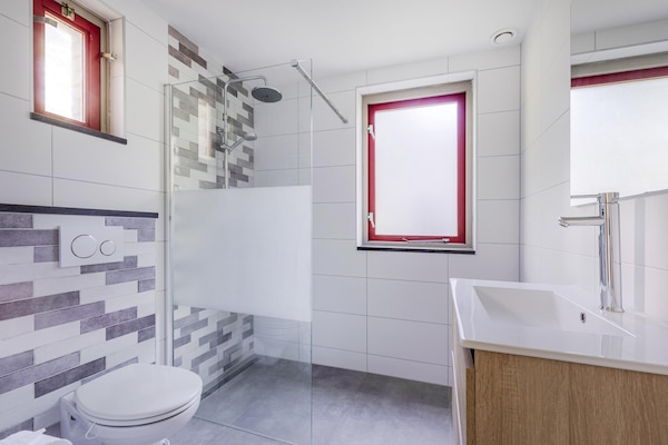 Foto van Saunabungalow aan het meer voor 4 - Vakantiehuis in Ewijk - BathRoom