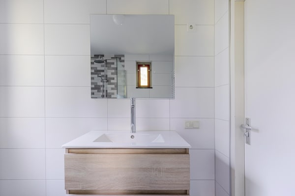 Foto van Saunabungalow aan het meer voor 4 - Vakantiehuis in Ewijk - BathRoom