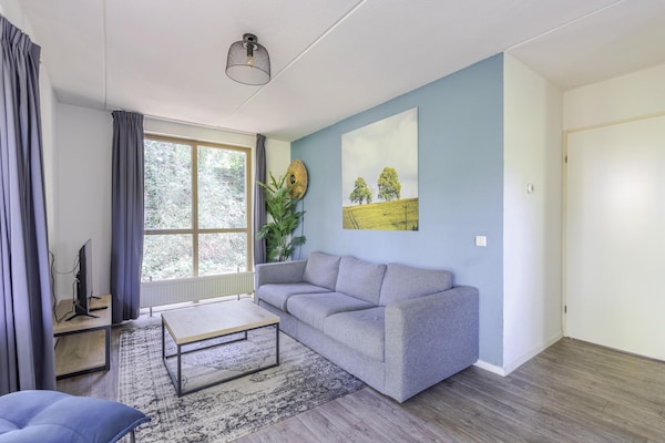 Foto van Saunabungalow aan het meer voor 4 - Vakantiehuis in Ewijk - LivingRoom
