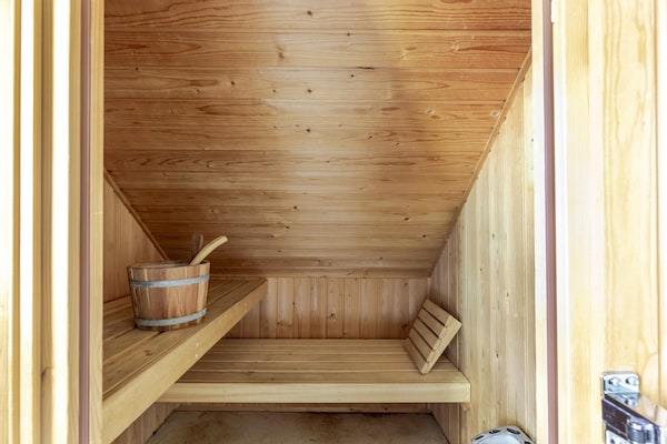 Foto van Saunabungalow aan het meer voor 4 - Vakantiehuis in Ewijk - Sauna