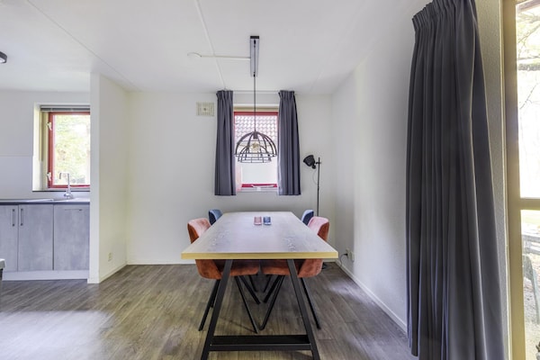 Foto van Saunabungalow aan het meer voor 4 - Vakantiehuis in Ewijk - DiningRoom