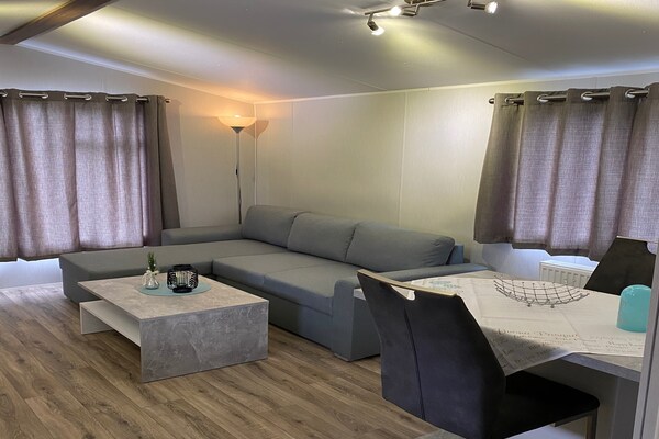Foto van Comfort chalet aan recreatieplas - Vakantiehuis in Lathum - LivingRoom