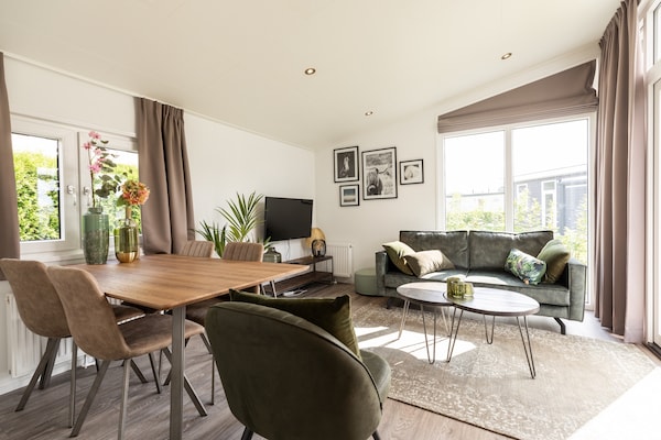 Foto van Chalet in Gelderland met ruime tuin - Vakantiehuis in Lathum - LivingRoom