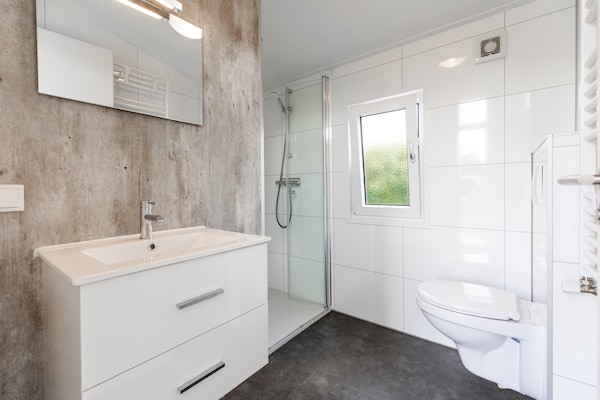 Foto van Chalet in Gelderland met ruime tuin - Vakantiehuis in Lathum - BathRoom