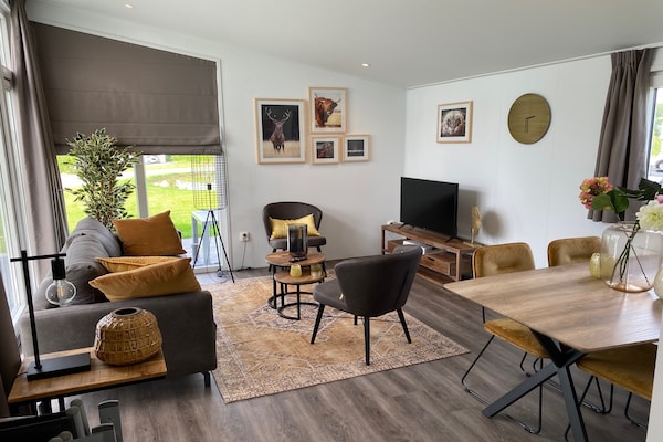 Foto van Chalet in Gelderland met ruime tuin - Vakantiehuis in Lathum - LivingRoom