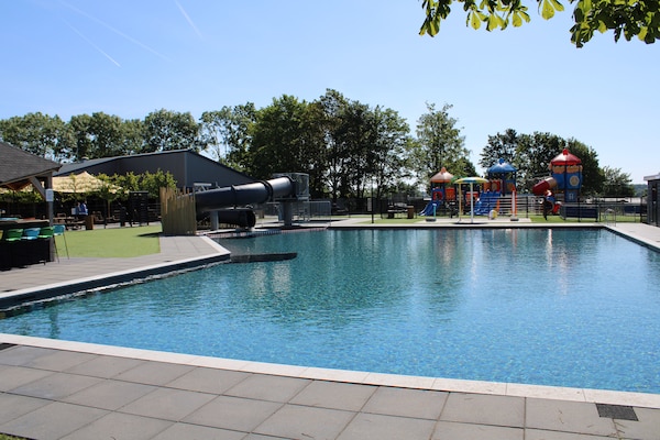 Foto van Chalet in Gelderland met ruime tuin - Vakantiehuis in Lathum - ParkFacilities