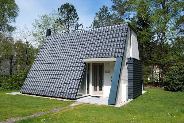 Foto van Familiebungalow aan de bosrand - Vakantiehuis in Hoenderloo - ExteriorSummer