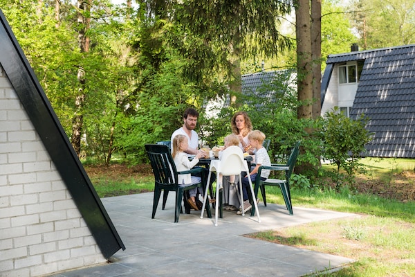 Foto van Familiebungalow aan de bosrand - Vakantiehuis in Hoenderloo - TerraceBalcony