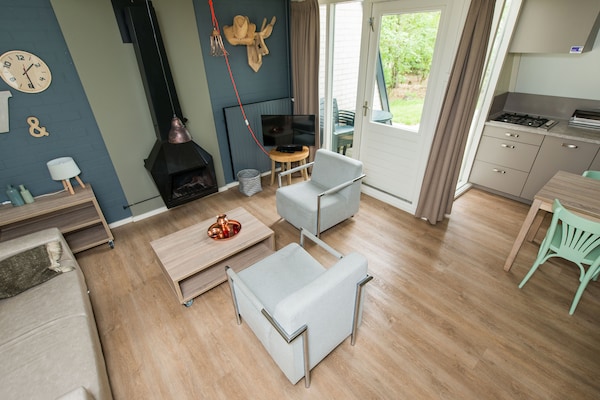 Foto van Familiebungalow aan de bosrand - Vakantiehuis in Hoenderloo - LivingRoom