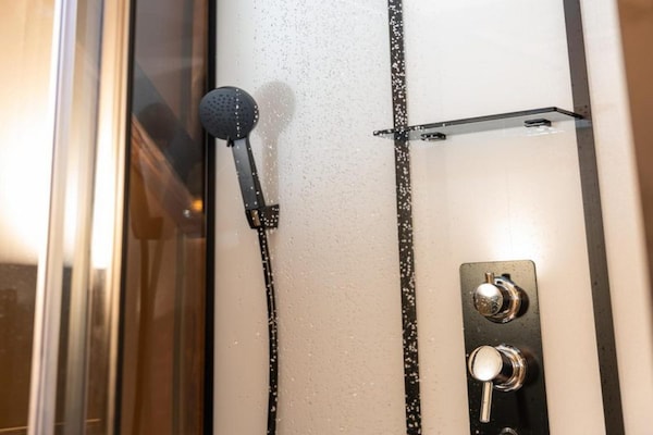 Foto van Boomhuttent met panoramisch uitzicht - Vakantiehuis in Zuna - BathRoom