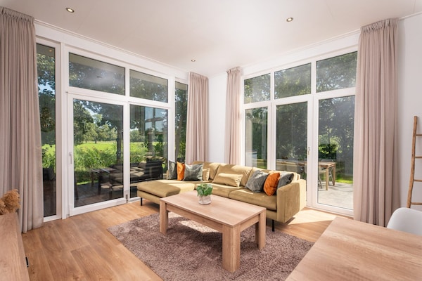 Foto van Rivierhut met eigen jacuzzi - Vakantiehuis in Zuna - LivingRoom