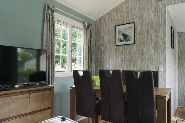 Foto van Chalet in Stegeren bij wandelroutes - Vakantiehuis in Stegeren - DiningRoom