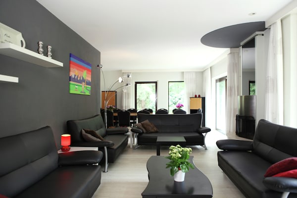 Foto van Woodland Group Villa nabij Veluwe & Campfire - Vakantiehuis in Doornspijk - LivingRoom