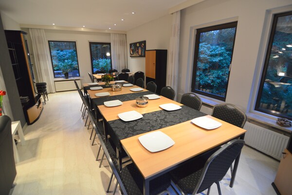 Foto van Woodland Group Villa nabij Veluwe & Campfire - Vakantiehuis in Doornspijk - DiningRoom