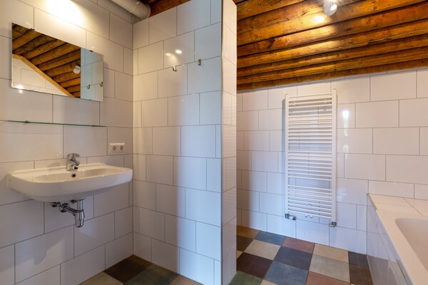 Foto van Chalet in Nederland met Uitzicht op Weiden - Vakantiehuis in Heeten - BathRoom