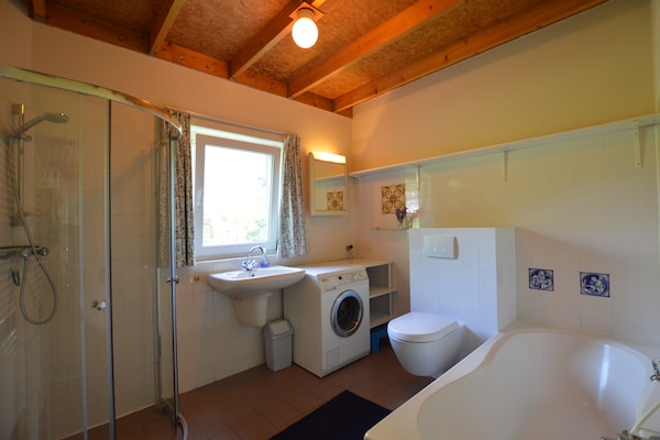 Foto van Familieverblijf met grote tuin - Vakantiehuis in Heino - BathRoom