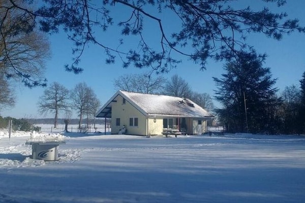 Foto van Familieverblijf met grote tuin - Vakantiehuis in Heino - ExteriorWinter