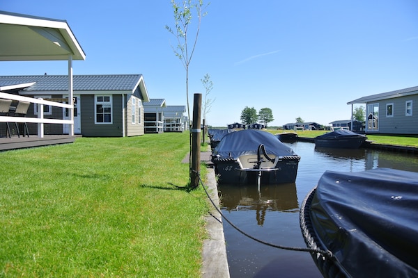 Foto van Huisje aan het meer met boot - Vakantiehuis in Giethoorn - ExteriorSummer