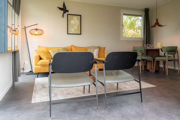 Foto van Luxe vakantiewoning omringd door water - Vakantiehuis in Sint Nicolaasga - LivingRoom