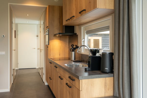 Foto van Luxe vakantiewoning omringd door water - Vakantiehuis in Sint Nicolaasga - Kitchen