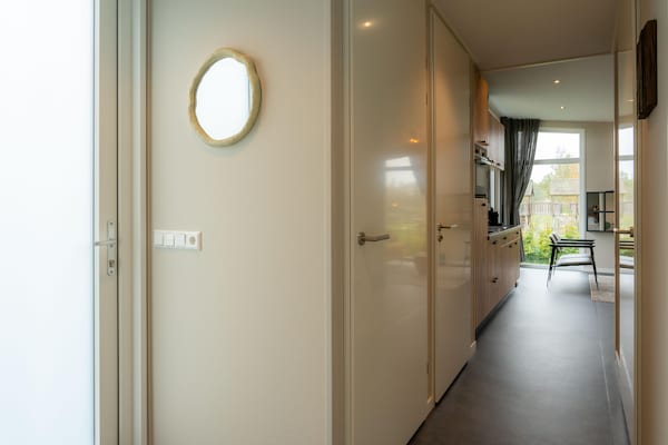 Foto van Luxe vakantiewoning omringd door water - Vakantiehuis in Sint Nicolaasga - HallReception