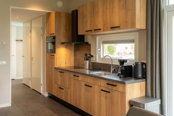 Foto van Luxe vakantiewoning omringd door water - Vakantiehuis in Sint Nicolaasga - LivingRoom