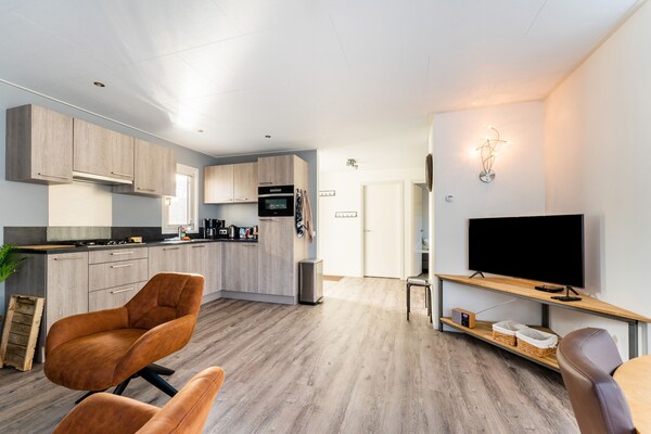 Foto van Leuk vakantiehuis met boot en steiger - Vakantiehuis in Friesland - Kitchen