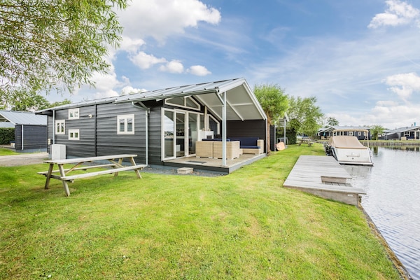 Foto van Modern chalet vlakbij het Sneekse Meer - Vakantiehuis in Terkaple - ExteriorSummer