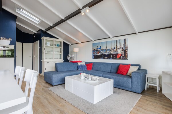Foto van Modern chalet vlakbij het Sneekse Meer - Vakantiehuis in Terkaple - LivingRoom